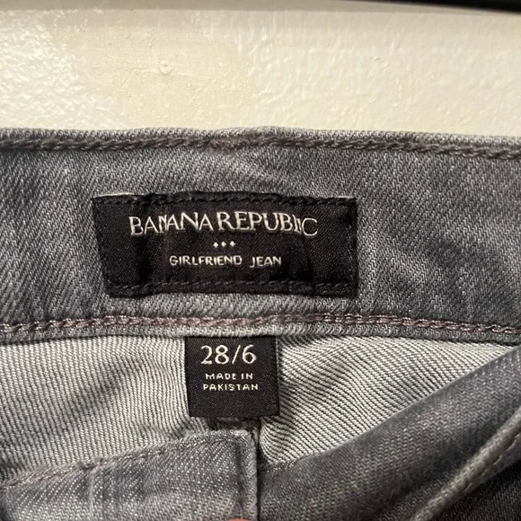 MAKE OFFER Banana Republic Factory Girlfriend Jeans Gray Denim Size 28/6 - Picture 9 of 14